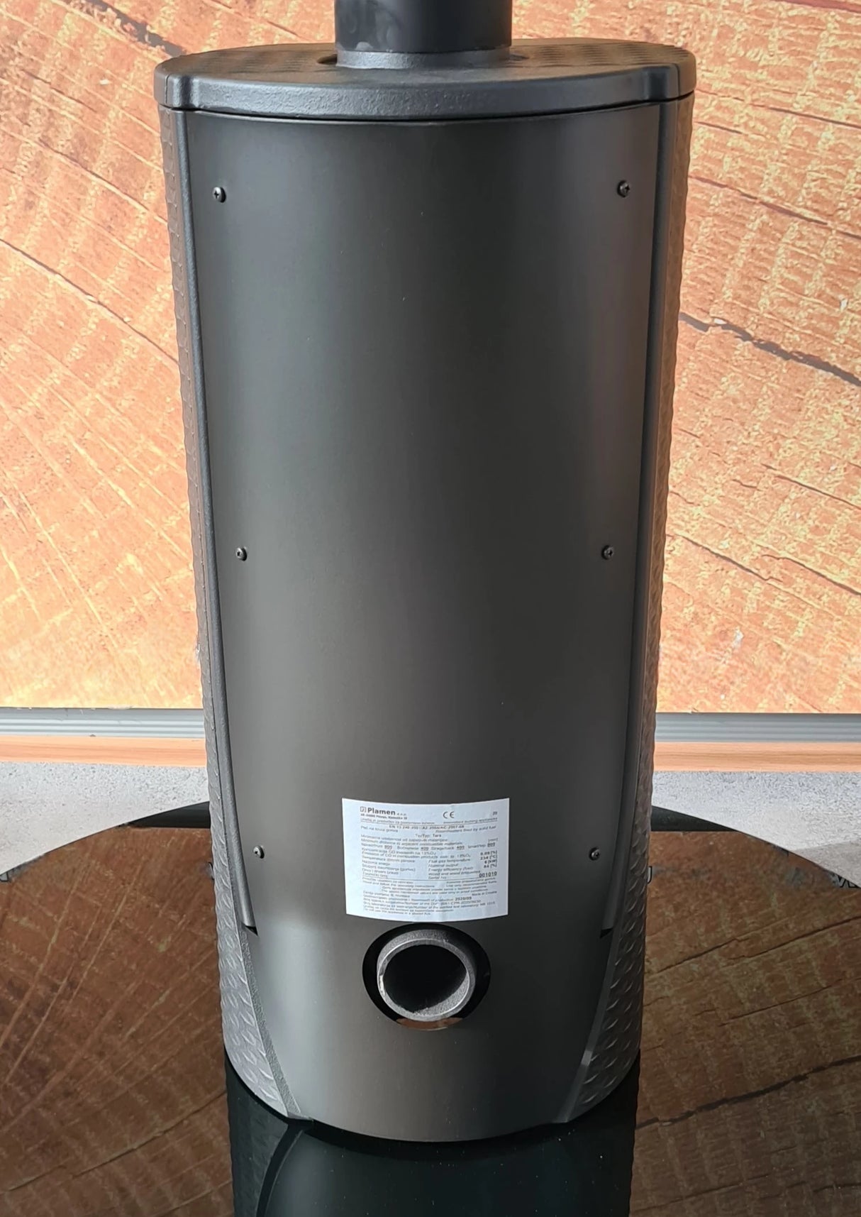 Semineu din fonta de designer Plamen Tara – independent de aerul din incapere